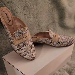 Flower sandal slides